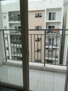 Ban công Oriental Plaza, Tân Phú Căn hộ Oriental Plaza tầng trung, view nội khu mát mẻ.