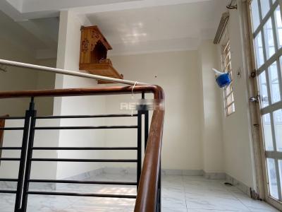 Bên trong nhà phố Huỳnh Tấn Phát, Nhà Bè Nhà phố hướng Đông hẻm nhựa xe hơi ra vào, diện tích 200m2.