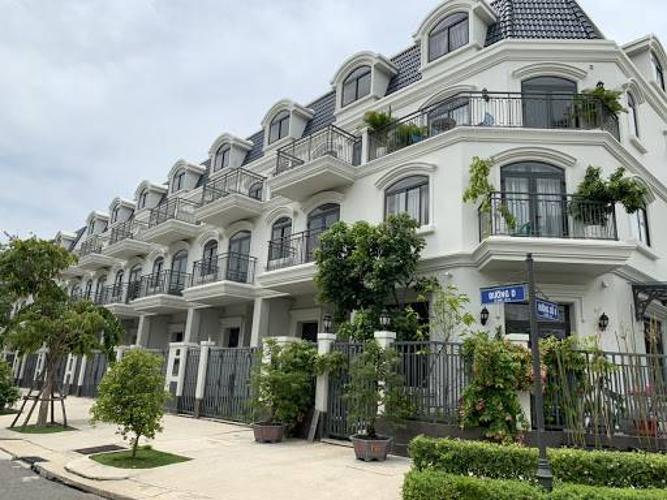 Mặt tiền nhà phố Quận 2 Nhà phố KDC Lakeview City hướng Nam thoáng mát, đầy đủ nội thất.