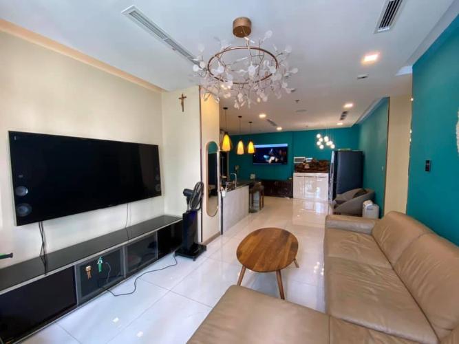 Phòng khách căn hộ Vinhomes Central Park, Quận Bình Thạnh Căn hộ Vinhomes Central Park cửa hướng Đông, view nội khu tuyệt đẹp.