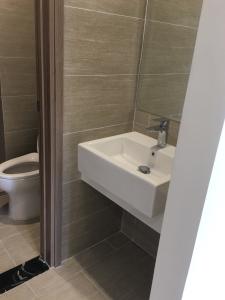 Phòng tắm  Vinhomes Grand Park Căn hộ Vinhomes Grand Park có phòng đa năng, tầng cao thông thoáng.