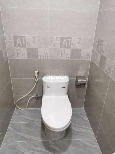 Phòng tắm Shop-house Moonlight Boulevard Shop-house Moonlight Boulevard cửa hướng Nam, diện tích sử dụng 170m2.