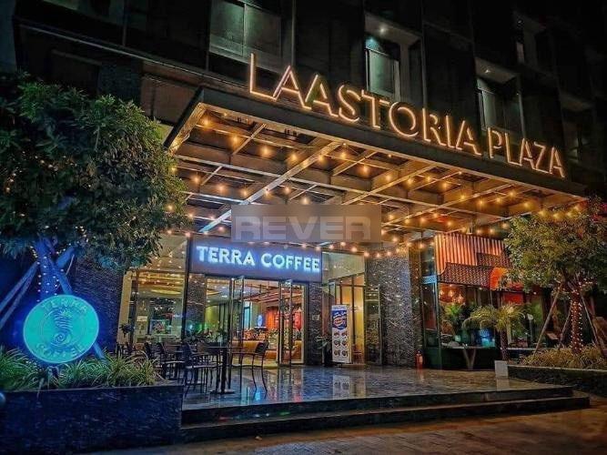 La Astoria, Quận 2  Shophouse La Astoria nội thất cơ bản, ban công hướng Đông.