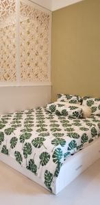 Phòng ngủ căn hộ River Gate, Quận 4 Căn hộ tầng trung River Gate ban công hướng Đông Nam, view thành phố.