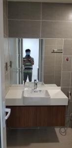 Phòng tắm Xi Grand Court Quận 10 Căn hộ Xi Grand Court đầy đủ nội thất, view thành phố.