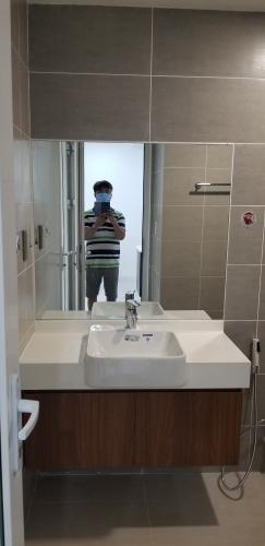 Phòng tắm Xi Grand Court Quận 10 Căn hộ Xi Grand Court đầy đủ nội thất, view thành phố.