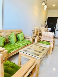 phòng khách căn hộ  1+1 phòng ngủ the sun avenue Căn hộ The Sun Avenue đón view nội khu, nội thất đầy đủ.