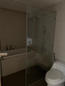 Phòng tắm căn hộ Sarimi Sala Đại Quang Minh Căn hộ Sarimi Sala Đại Quang Minh view nội khu sông mát mẻ, hướng Nam.