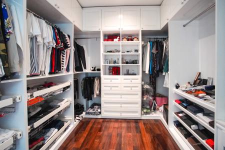 Phòng thay đồ nhà phố Nhà Bè Bán nhà mặt tiền Lê Văn Lương, Nhà Bè, đầy đủ nội thất, cách KDC Phước Kiển A 400m