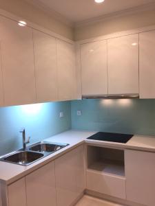 Phòng bếp căn hộ Vinhomes Central Park, Quận Bình Thạnh Căn hộ tầng 24 Vinhomes Central Park bàn giao đầy đủ nội thất.