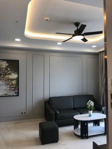 Phòng khách Phú Mỹ Hưng Midtown Căn hộ Phú Mỹ Hưng Midtown hướng Đông Nam, đầy đủ nội thất.