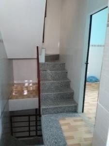 Cầu thang nhà phố quận Bình Thạnh Bán nhà phố hẻm 4 tầng Q. Bình Thạnh, diện tích sử dụng 248.5m2, sổ hồng pháp lý đầy đủ.