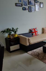 Phòng khách căn hộ Topaz Garden Căn hộ Topaz Garden đầy đủ nội thất tiện nghi, hướng Đông Nam.