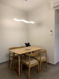 Phòng ăn Feliz En Vista, Quận 2 Căn hộ Feliz En Vista đầy đủ nội thất, nhìn ra Landmark 81.