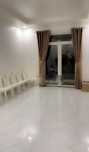 Phòng khách nhà Quận 7 Nhà phố khu dân cư ven sông diện tích sử dụng 329m2, hướng Nam.