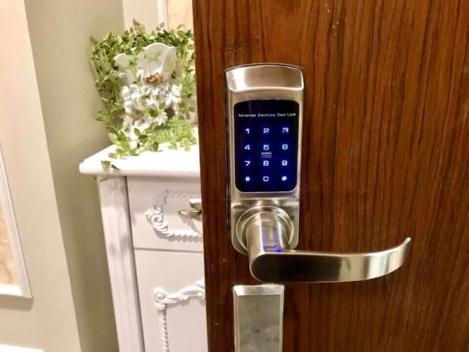 cửa căn hộ The Gold View Bán căn hộ tầng cao, nội thất đầy đủ The Gold View