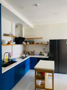 Phòng bếp Jamila Khang Điền, Quận 9 Căn hộ Jamila Khang Điền tầng trung, cửa chính hướng Tây Nam.