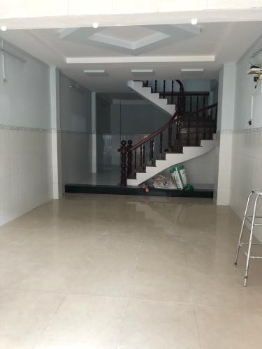 Phòng khách nhà phố Bình Tân Nhà phố Bình Tân hướng Đông Nam diện tích 55m2, khu vực dân cư an ninh.