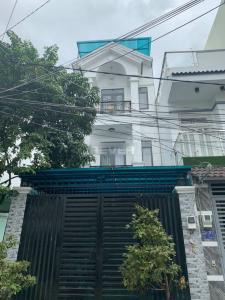 Mặt tiền nhà phố Huyện Nhà Bè Nhà phố hẻm xe hơi đường Huỳnh Tấn Phát pháp lý rõ ràng, nội thất cơ bản.
