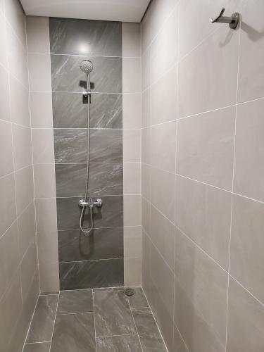 Phòng tắm căn hộ Vinhomes Grand Park Căn hộ Vinhomes Grand Park tầng thấp view nội khu cực mát.