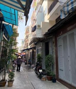 Hẻm nhà phố Quận 1 Nhà phố trung tâm thành phố Quận 1 hướng Nam, đầy đủ nội thất.