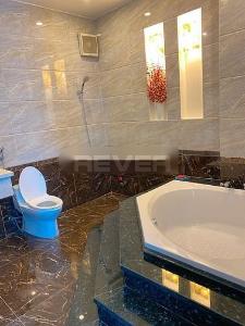 Biệt thự Quận 7 Biệt thự diện tích 130m2 kết cấu 1 trệt 3 lầu, khu vực ven sông mát mẻ.