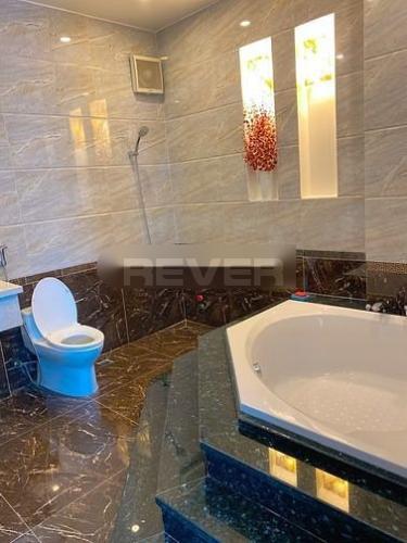 Biệt thự Quận 7 Biệt thự diện tích 130m2 kết cấu 1 trệt 3 lầu, khu vực ven sông mát mẻ.