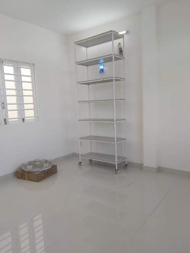 Bên trong nhà phố đường số 24, Thủ Đức Nhà phố diện tích 80m2, nằm trong hẻm 4m, sổ hồng riêng bàn giao ngay.