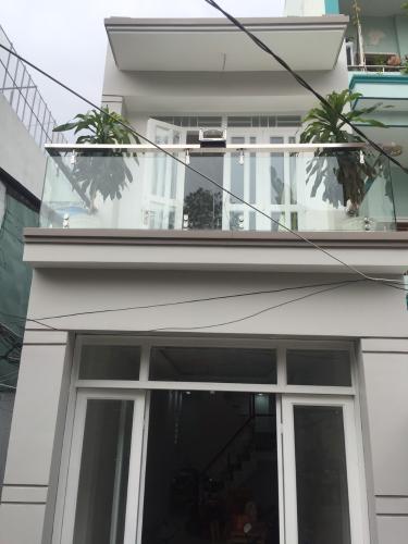 Mặt tiền nhà phố Trần Xuân Soạn, quận 7 Nhà phố trung tâm quận 7 thiết kế hiện đại, nội thất cơ bản.