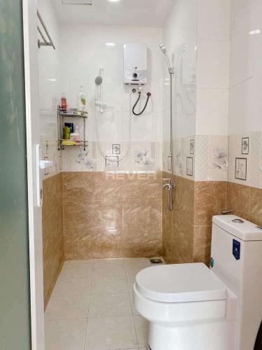 Phòng tắm Sky 9, Quận 9 Căn hộ Sky 9 nội thất cơ bản, view thành phố mát mẻ.