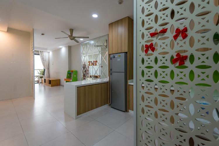 Không gian nhà The Gold View, Quận 4 Căn hộ The Gold View nội thất cơ bản, đón view hồ bơi yên tĩnh.