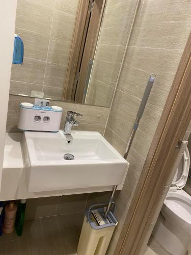 Toilet Vinhomes Grand Park Quận 9 Căn hộ Vinhomes Grand Park tầng trung, đầy đủ nội thất hiện đại.