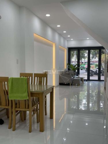 Phòng khách nhà phố Quận Phú Nhuận Nhà mặt tiền 1 trệt 2 lầu Q.Phú Nhuận hướng Tây, sổ hồng riêng.