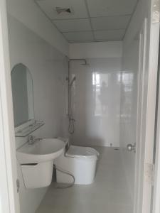 Phòng tắm Topaz Home 2, Quận 9 Căn hộ Topaz Home 2 nội thất cơ bản, view thoáng mát.