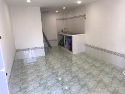 Bên trong nhà phố Hiệp Bình Chánh, Thủ Đức Nhà phố hướng Nam, nội thất cơ bản, hẻm xe máy quay đầu.