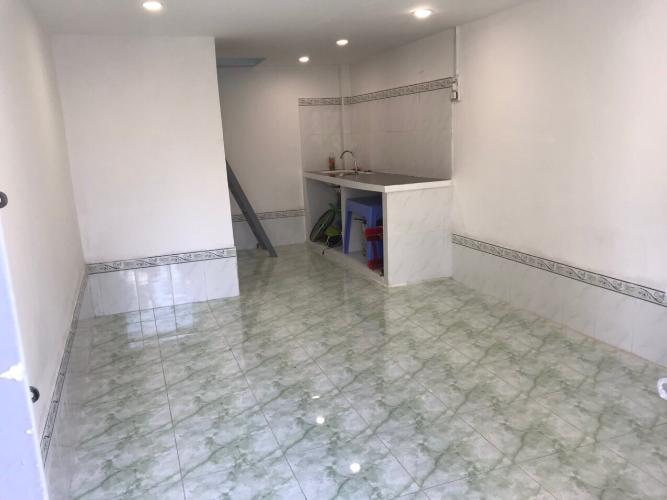 Bên trong nhà phố Hiệp Bình Chánh, Thủ Đức Nhà phố hướng Nam, nội thất cơ bản, hẻm xe máy quay đầu.