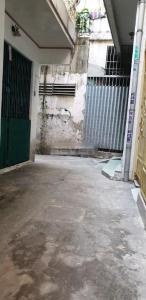 Đường trước nhà phố Quận 1 Nhà phố diện tích 26m có sổ hồng riêng, khu dân cư đông đúc.