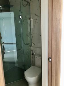 Phòng tắm căn hộ Sunwah Pearl, Bình Thạnh Căn hộ Sunwah Pearl cửa hướng Tây Bắc, view thành tuyệt đẹp.