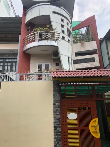 Mặt tiền nhà phố Quận Bình Thạnh Nhà phố Q.Bình Thạnh diện tích sử dụng 260.7m2, sổ hồng pháp lý rõ ràng.