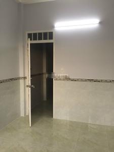 Bên trong nhà phố Ích Thạnh, Quận 9 Nhà phố 1 trệt 2 lầu hướng Tây Nam, đường trước nhà 6m rộng rãi