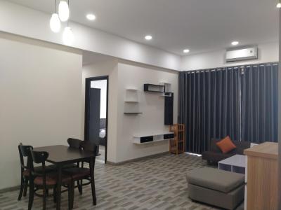 phòng khách căn hộ đảo kim cương Căn hộ Đảo Kim Cương tầng trung, đón view thành phố sầm uất.