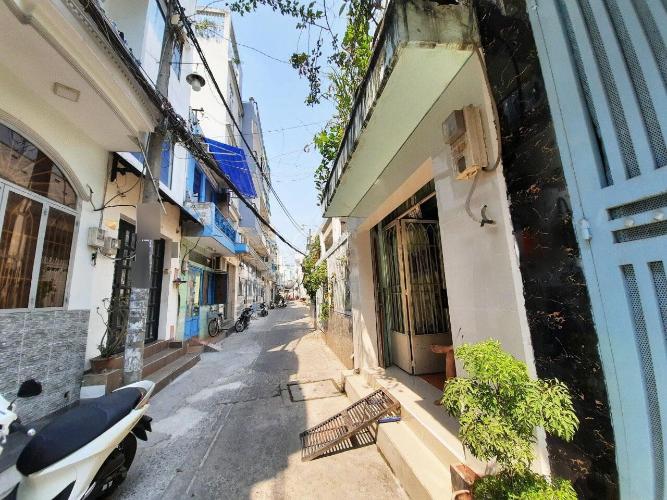 Hẻm nhà phố Lạc Long Quân, Quận 11 Nhà phố hướng Đông Bắc, hẻm 4m xe hơi, thông thoáng đường lớn.