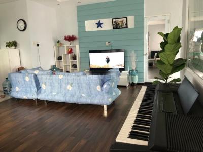 Phòng khách căn hộ chung cư Mỹ Đức Căn hộ chung cư Mỹ Đức bàn giao đầy đủ nội thất, hướng Đông.