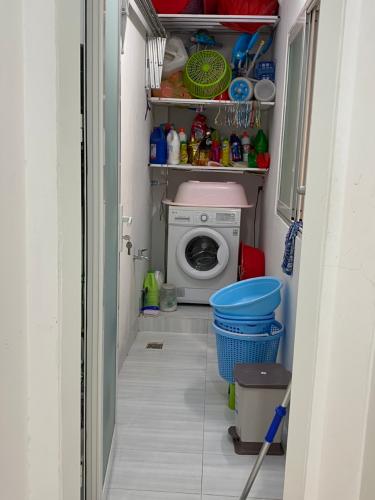 Phòng giặt đồ nhà phố đường số 2, Quận 2 Nhà phố hướng Đông, mặt tiền đường nhựa xe hơi.