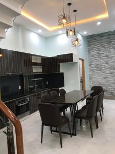 Phòng bếp nhà phố Gò Vấp Nhà phố cửa hướng Đông hẻm xe hơi rộng, kết cấu 3 tầng.