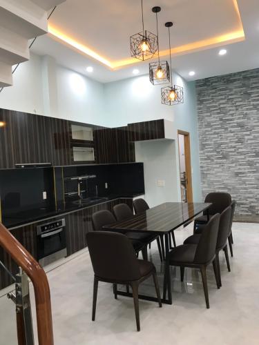 Phòng bếp nhà phố Gò Vấp Nhà phố cửa hướng Đông hẻm xe hơi rộng, kết cấu 3 tầng.