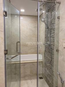 Nhà tắm Vinhomes Golden River Quận 1 Office-tel Vinhomes Golden River đầy đủ nội thất, view Landmark 81.