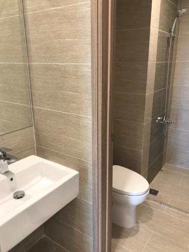 Toilet Vinhomes Grand Park Quận 9 Căn hộ Vinhomes Grand Park nội thất cơ bản, view nội khu hồ bơi.