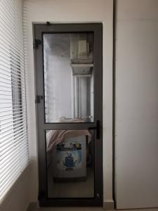 Lô gia Rivergate Residence, Quận 4 Căn hộ Officetel RiverGate Residence tầng thấp, view Bitexco.