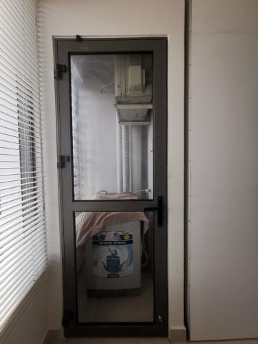 Lô gia Rivergate Residence, Quận 4 Căn hộ Officetel RiverGate Residence tầng thấp, view Bitexco.